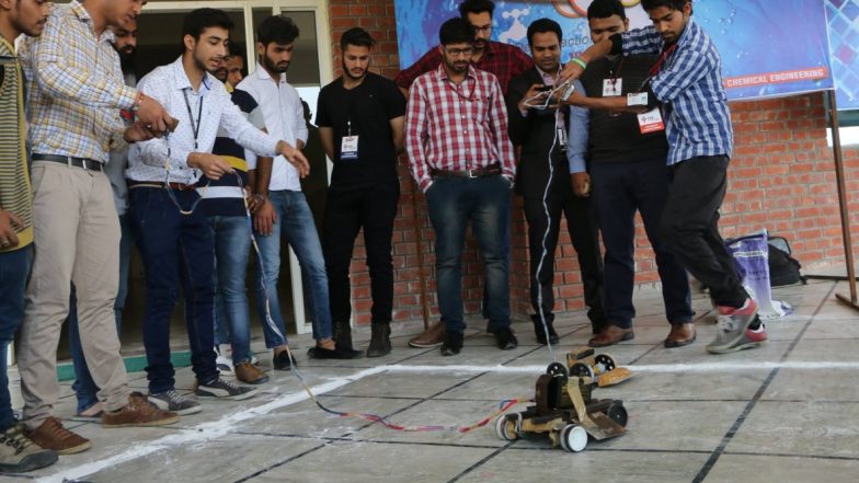 अब हिंदी, बंगाली, मराठी समेत 8 भारतीय भाषाओं में मिलेगी इंजीनियरिंग की डिग्री, AICTE ने दी हरी झंडी
