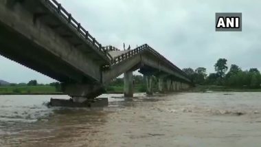 Cyclone Yaas: रांची की कांची नदी पर बना पुल भारी बारिश की वजह से टूटा, तस्वीरों में देखें तबाही का मंजर