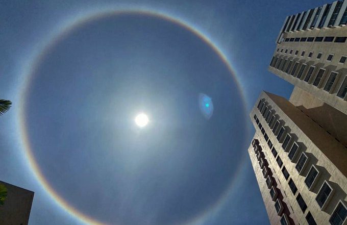 Sun Halo: बेंगलुरु के आकाश में दिखा अनोखा 'प्रभा मंडल', अद्भूत नजारा देख रोमांचित हुए लोग, तस्वीरें वायरल