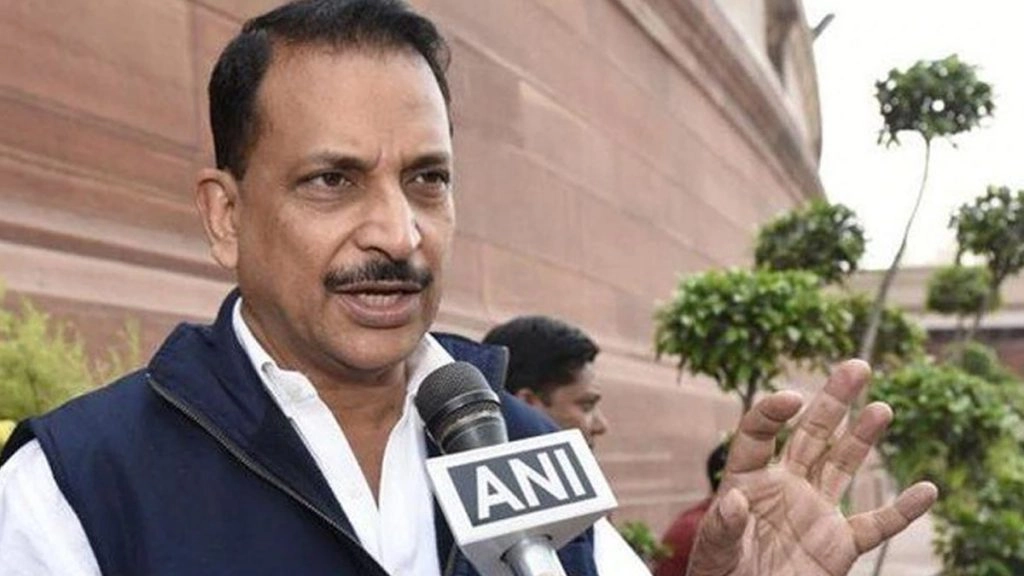 एंबुलेंस मामले पर रूडी ने दी सफाई, कहा, 'घर में नहीं, सामुदायिक केंद्र परिसर में खड़ी थीं एंबुलेंस