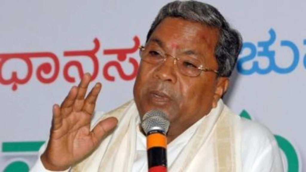 कर्नाटक: विधानसभा में भाषण देते वक्त खुल गई सिद्दारमैया की धोती, दबी आवाज में बोले- कोरोना के चलते वजन बढ़ गया है