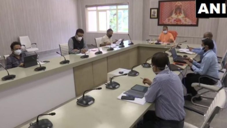 उत्तर प्रदेश: सीएम योगी आदित्यनाथ ने वीडियो कॉन्फ्रेंसिंग के जरिए की कोविड-19 टीम के साथ बैठक