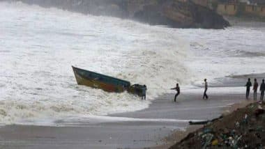 Cyclone Yaas: 'बहुत भीषण चक्रवाती तूफान' में तब्दील हो सकता है साइक्लोन यास, कई राज्यों में होगी मूसलाधार बारिश, रेलवे ने कैंसिल की 25 ट्रेनें