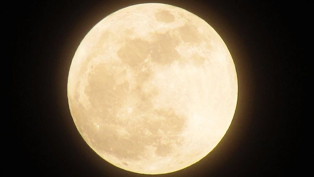 क्या है पूर्णिमा का रहस्य? जानें कैसे करता है चंद्रमा मनुष्य को प्रभावित ?