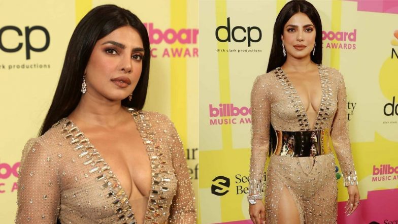 Priyanka Chopra Nude Dress: प्रियंका चोपड़ा ने अवॉर्ड सेरेमनी में न्यूड ड्रेस पहनकर मचाई सनसनी, देखें Hot Photos