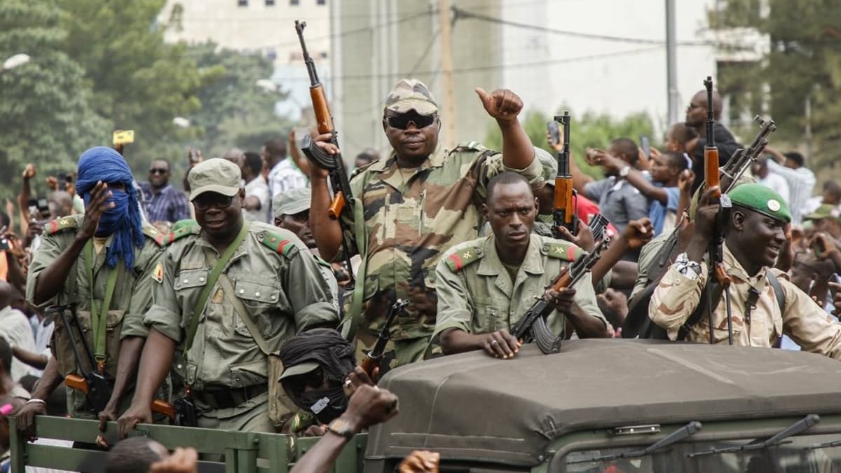 Mali: सेना ने अंतरिम सरकार के राष्ट्रपति बाह एन'डॉव और प्रधानमंत्री मोक्टर ओउने को गिरफ्तार किया