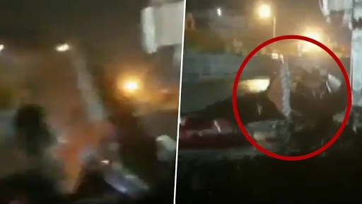 लगातार बारिश से दिल्ली के कई इलाकों में भरा पानी, नज़फगढ़ में धंसी सड़क लील गई ट्रक