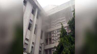 दिल्ली: पंजाबी बाग के ईएसआई अस्पताल की तीसरी मंजिल में लगी आग, अग्निशमन कार्य जारी
