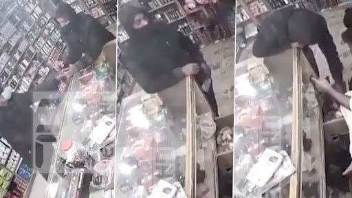 Pakistani Robbery Video: शॉप लूटने आए चोर और मालिक के बीच बातचीत का लोटपोट कर देनेवाला क्लिप वायरल, लोगों ने कहा 'चोरी भी तमीज से'