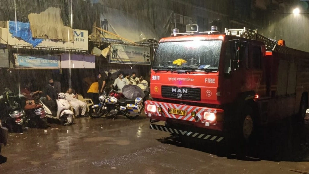 देर रात करीब 1.30 बजे हुआ हादसा