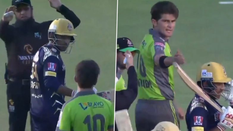 PSL 2021: शाहीन शाह अफरीदी की खतरनाक गेंद सिर पर लगने से बीच मैदान में आग बबूला हुए सरफराज अहमद, देखें वीडियो