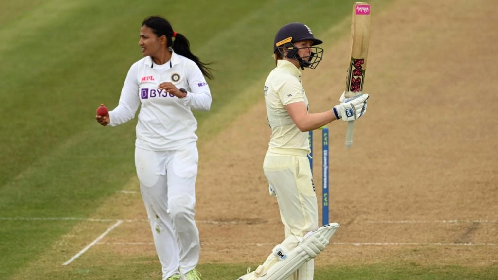 IND (W) vs ENG (W): कप्तान हीथर नाइट और टैमी ब्यूमोंट का अर्धशतक, इंग्लैंड ने पहले दिन बनाए 6/269