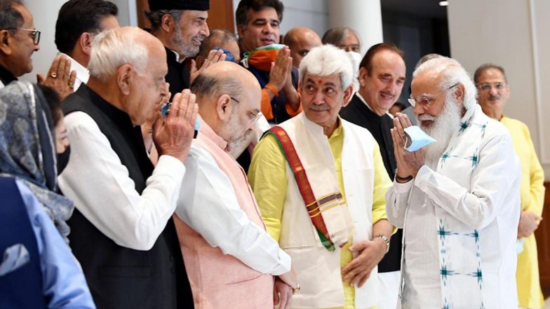 Delhi: जम्मू-कश्मीर के नेताओं के साथ प्रधानमंत्री नरेंद्र मोदी की सर्वदलीय बैठक खत्म हुई
