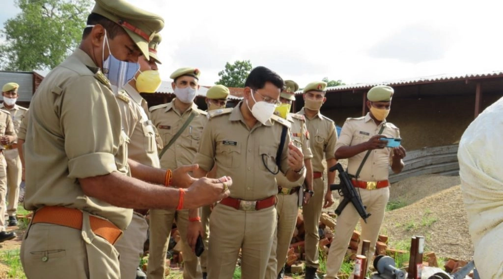 पुलिस बूथ पर सभा करने और बिना इजाजत जुलूस निकालने के आरोप में पांच सपा नेता गिरफ्तार