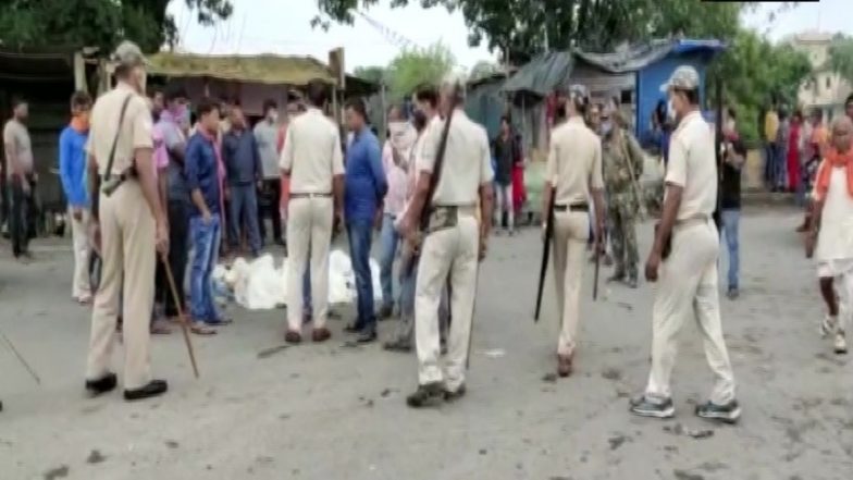 Noida: नोएडा में ट्रैक्टर ट्रॉली में रखी मिक्सर मशीन गिरने से मजदूर की मौत