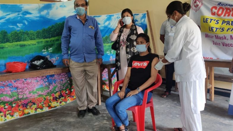 भारत में ‘ओमिक्रॉन’ के बढ़ते खतरे के बीच 60% आबादी को लगी वैक्सीन की दोनों डोज