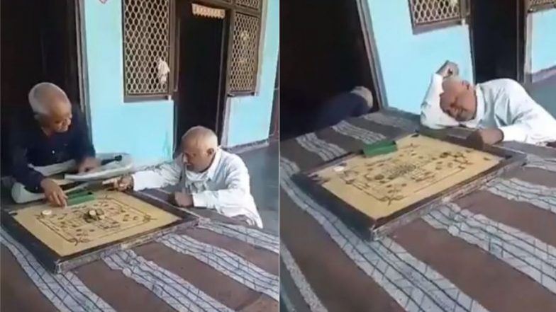 बुढ़ापे में दिखी बचपन की झलक, कैरम खेलते समय बच्चों की तरह आपस में लड़ पड़े दो बुजुर्ग (Watch Viral Video)