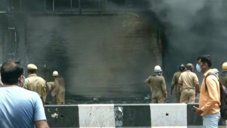 Delhi Fire Breaks: दिल्ली के लाजपत नगर मार्केट में लगी भीषण आग