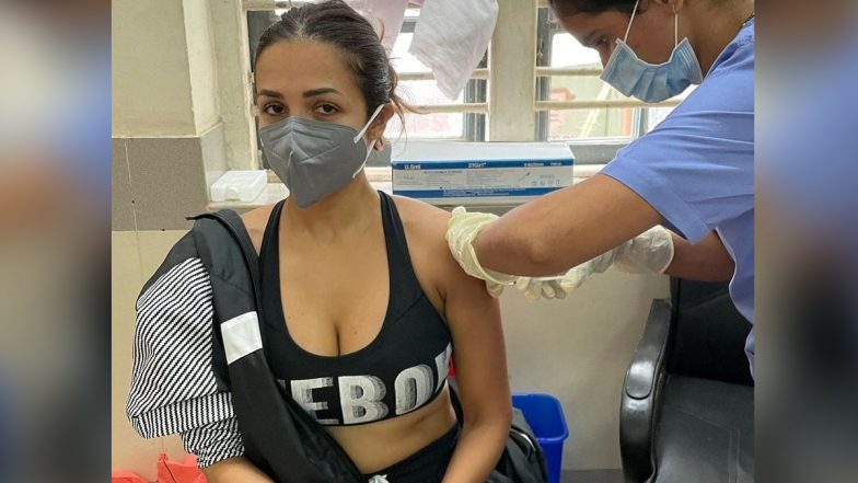 Malaika Arora ने ली कोरोना वैक्सीन की दूसरी डोज, BMC और हेल्थ केयर वर्कर्स का जताया आभार (See Pics)