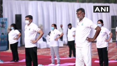 International Day Of Yoga 2021: अंतरराष्ट्रीय योग दिवस पर संस्कृति और पर्यटन मंत्री प्रह्लाद सिंह पटेल ने लाल किले में किया योग