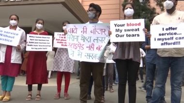 झारखंड के पलामू मेडिकल कॉलेज हॉस्पिटल के डॉक्टर वेतन न मिलने के विरोध में बेमियादी हड़ताल पर