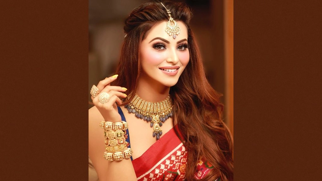 Urvashi Rautela ने पहनी 58 लाख रूपए की गुजराती पटोला साड़ी, खूबसूरती देख रह जाएंगे दंग