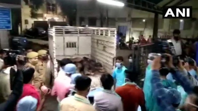 कानपुर सड़क दुर्घटना में जान गंवाने वालों के परिजनों को 2-2 लाख रुपए देने का पीएम मोदी ने किया ऐलान, अमित शाह ने व्यक्त की अपनी संवेदना