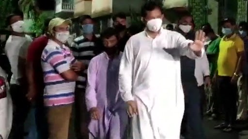 West Bengal: बीजेपी नेता राजीव बनर्जी ने टीएमसी नेता पार्थ चटर्जी के कोलकाता निवास स्थान पहुंचे, आज उनकी मां का हुआ है निधन