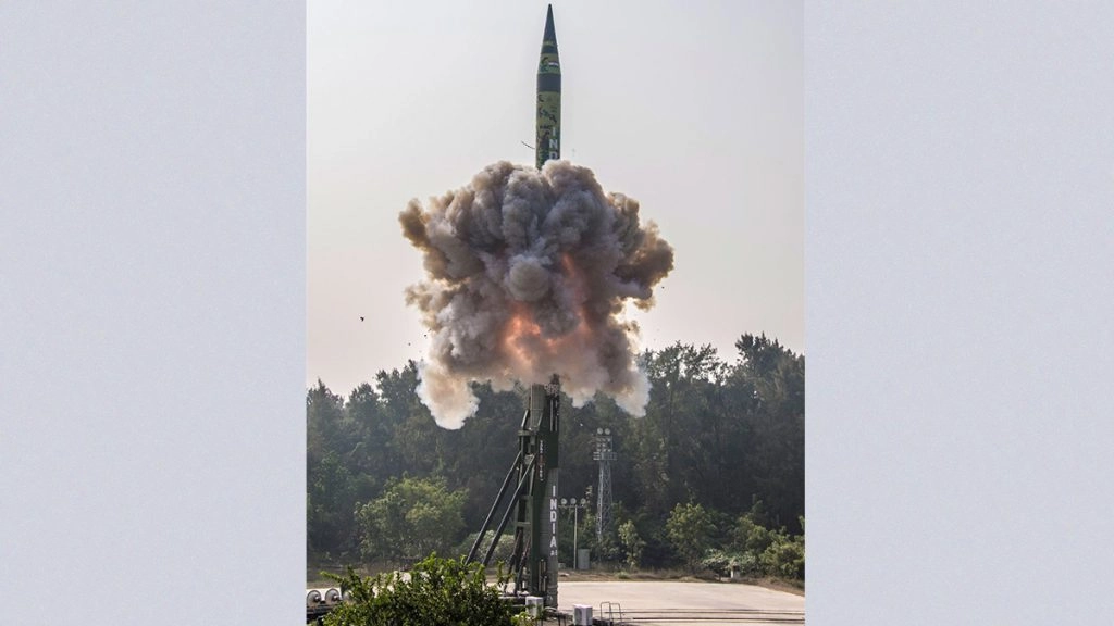 पाकिस्तान ने सतह से सतह पर वार करने वाली परमाणु संचालित बैलिस्टिक मिसाइल का सफल परीक्षण किया