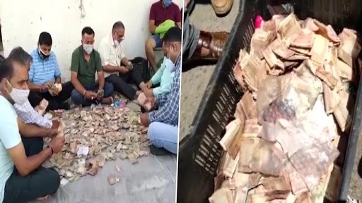 भीख मांगने वाली बुजुर्ग महिला की झोंपड़ी में मिले पैसों के अंबार, गिनते-गिनते थक गए लोग, तस्वीरें वायरल