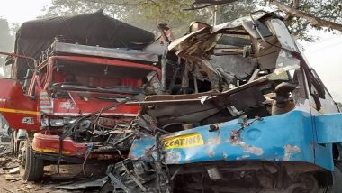 Jharkhand Bus Accident: धनबाद में भीषण सड़क हादसा, बिहार से बंगाल जा रही बस ट्रक से टकराई, 40 से ज्यादा यात्री जख्मी