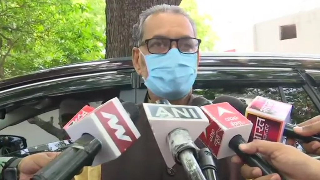  यूपी इंचार्ज राधा मोहन सिंह ने कहा सरकार और संगठन अच्छा काम कर रहे हैं.