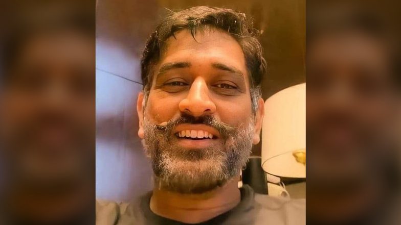 MS Dhoni New Look: सोशल मीडिया पर छाए एमएस धोनी, राउडी लुक में आए नजर (तस्वीर देखें)