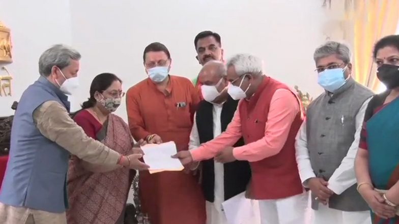 Uttarakhand: पुष्कर सिंह धामी ने राजधानी में राज्यपाल Baby Rani Maurya से की मुलाकात, देखें तस्वीर