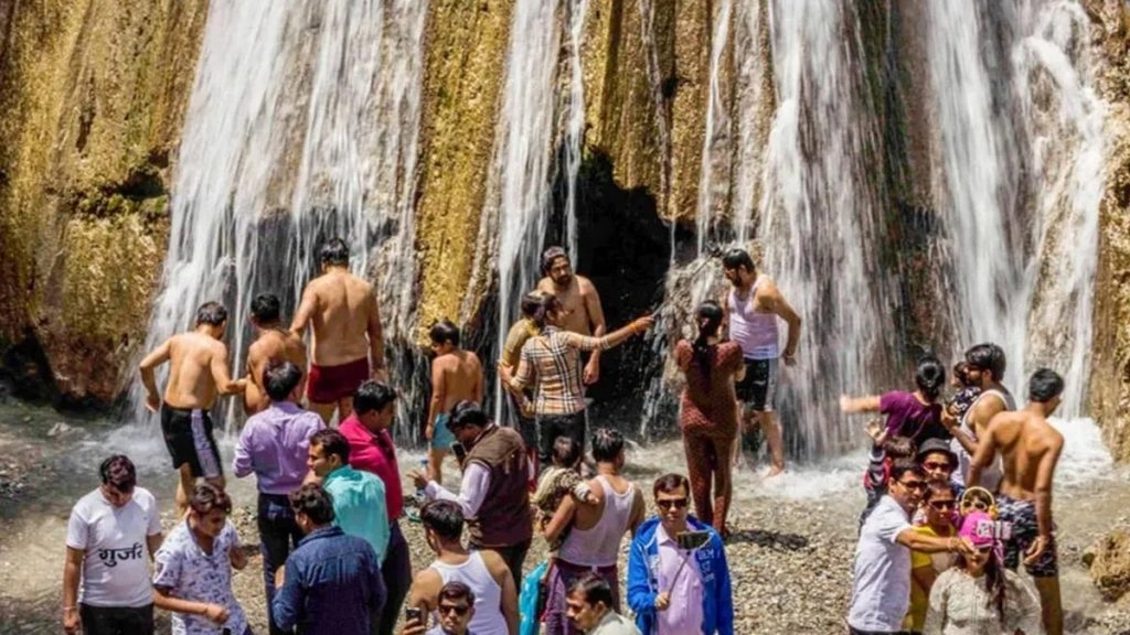 पर्यटन स्थलों में स्थिति बिगड़ती है तो इसकी जिम्मेदारी जिलाधिकारी की होगी: उत्तराखंड सरकार