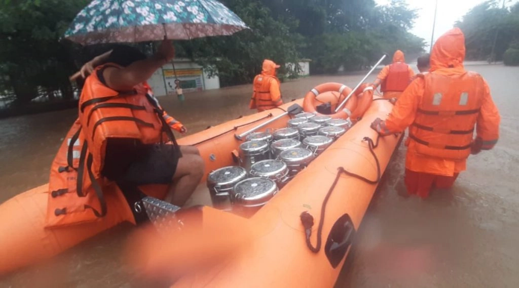 महाराष्ट्र: बारिश और बाढ़ के चलते मरने वालों की संख्या 136 हुई