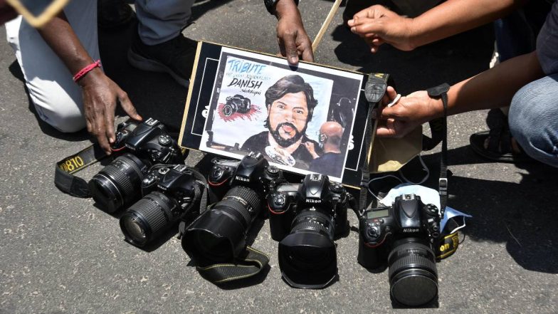 Photo journalist Danish Siddiqui: फोटो जर्नलिस्ट दानिश सिद्दीकी का शव अफगानिस्तान से दिल्ली पहुंचा, जामिया के कब्रिस्तान में किया जाएगा सुपुर्द-ए-खाक