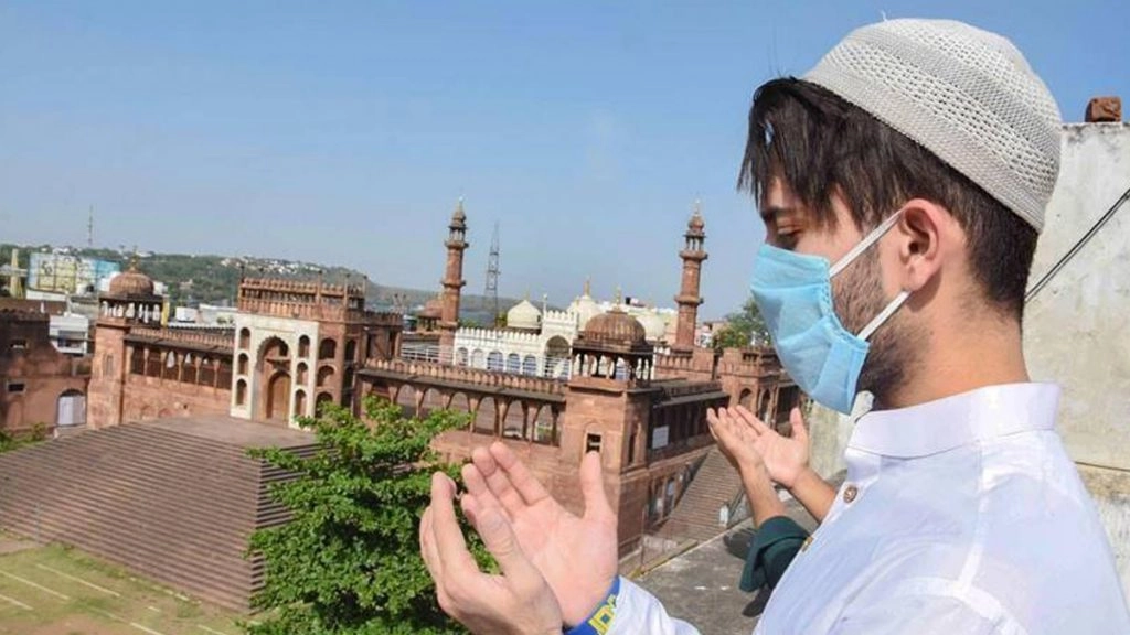 कोरोना के साये में देश मना रहा है ईद का जश्न, देखें खुबसूरत तस्वीरें