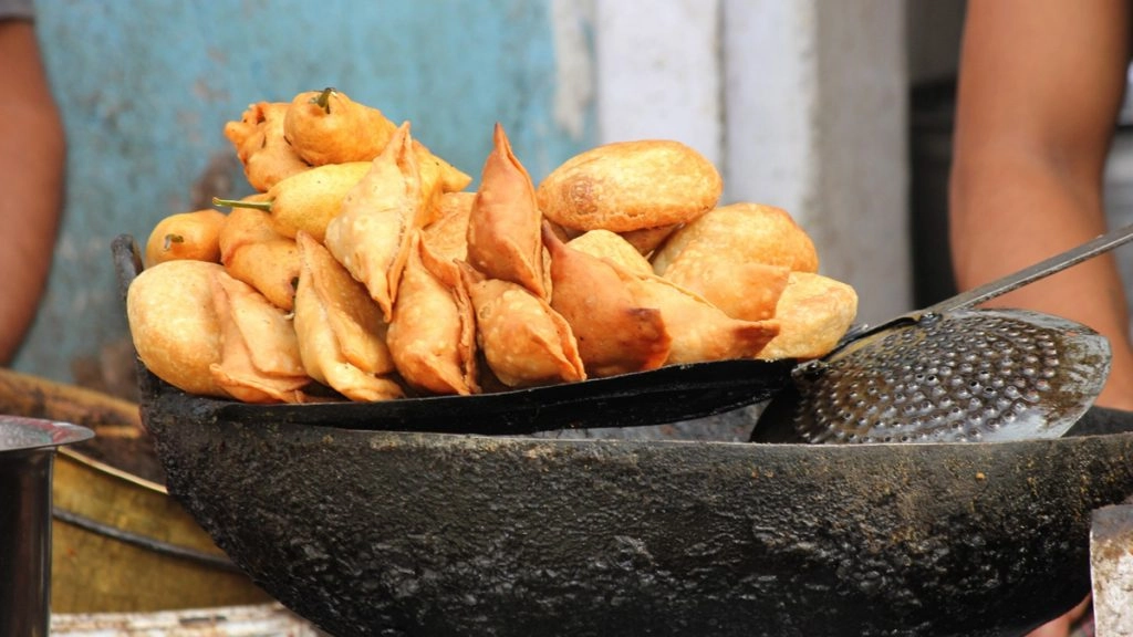 अनूपपुर जिले में महंगे समोसे की कीमत ने शख्स की ली जान, खुद पर पेट्रोल डालकर जलाया