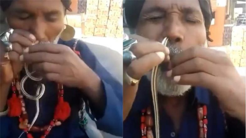 Viral Video: नाक में सांप को डालते हुए एक शख्स का वीडियो हुआ वायरल, जिसे देख लोग हुए हैरान