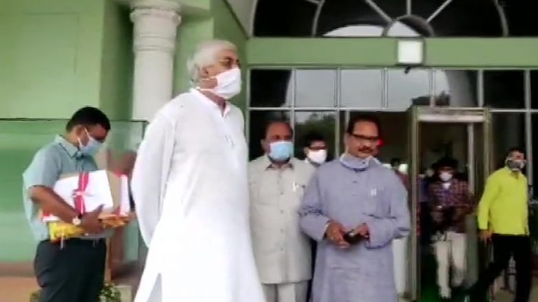 Chhattisgarh: स्वास्थ्य मंत्री टीएस सिंह देव ने विधानसभा से किया वाकआउट, सरकार से की यह मांग