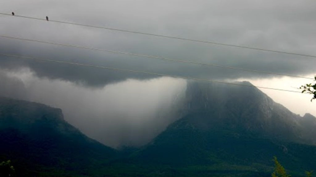 जम्मू-कश्मीर के किश्तवाड़ में बादल फटने से 4 लोगों की मौत, लगभग 40 लापता