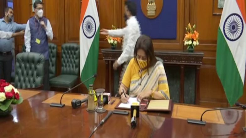 Modi Cabinet: मीनाक्षी लेखी ने विदेश मंत्रालय में राज्य मंत्री का कार्यभार संभाला