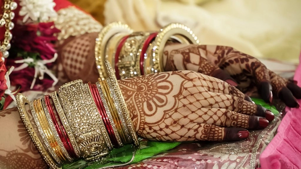 यूपी पुलिस ने युवा जोड़े की करवाई शादी