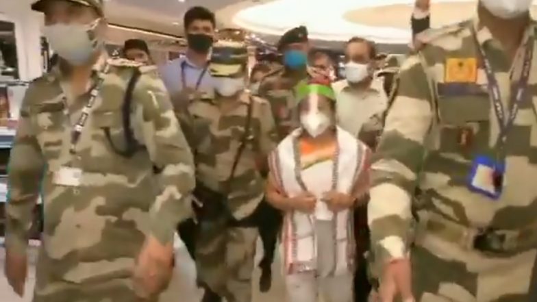 Tokyo Olympics 202O: टोक्यो ओलंपिक में सिल्वर मेडल जीतने के बाद दिल्ली पहुंचीं Mirabai Chanu, स्वागत में लगे भारत माता की जय के नारे- देखें वीडियो