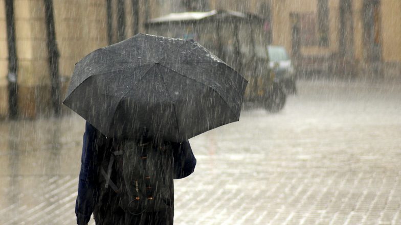मध्य चीन में भारी बारिश से 21 लोगों की मौत, चार लापता
