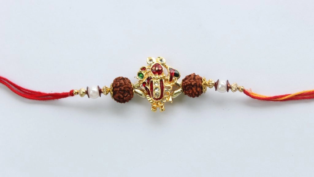 रक्षाबंधन पर भाइयों से पूर्व देवताओं को क्यों बांधे जाते हैं रक्षा-सूत्र?