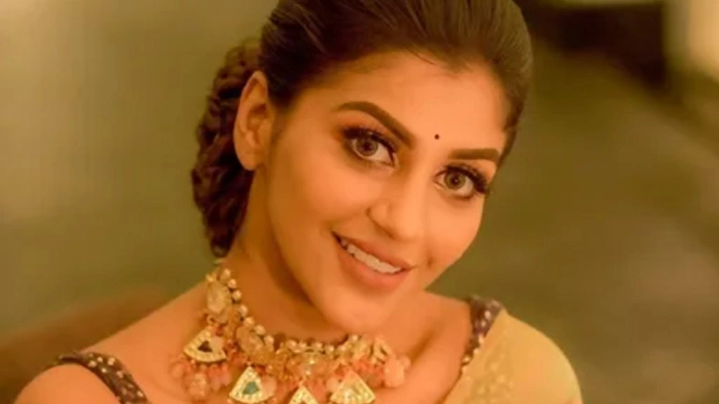 एक्ट्रेस यशिका की कार का हुआ एक्सीडेंट 