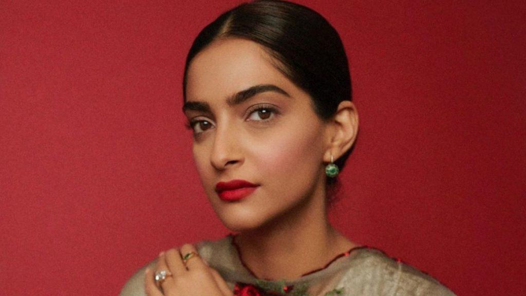 सोनम कपूर ने प्रेगेंसी की खबरों पर तोड़ी चुप्पी 