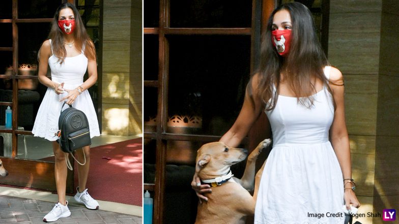 Malaika Arora ने एक बार फिर दिखाया अपना बोल्ड अवतार, वाईट कलर की छोटी ड्रेस में दिखी बेहद खूबसूरत